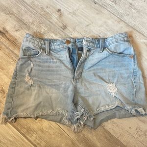Light wash perfectly distressed denim short with raw edge